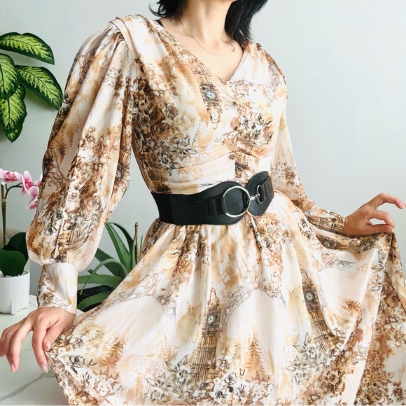 Romantic Boho Maxi Dress with Long Sleeves and Victorian Print - Picture 2 of 11